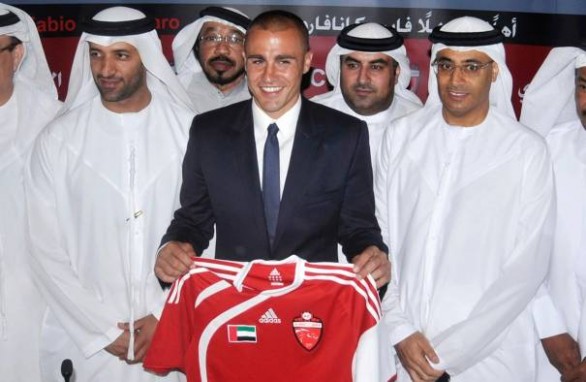 Cannavaro ftese Ronaldinhos per tek Al Ahli  (30.12.2010) Cannav10