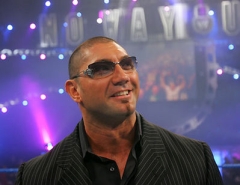 Batista s'adress aux fans mais aussi aux superstars de Simucatch  Normal14