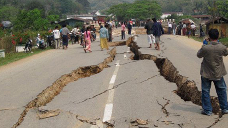 Fort séisme à la frontière entre Birmanie et Thaïlande 20110311