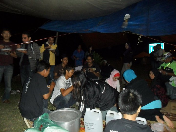 TTS  BBQ  QUEENSBAY  TAHUN  BARU 2011 KIPS  UTARA . 1112