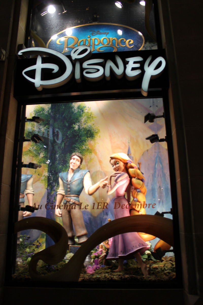 LES DISNEY STORE - Page 2 Dec_2011