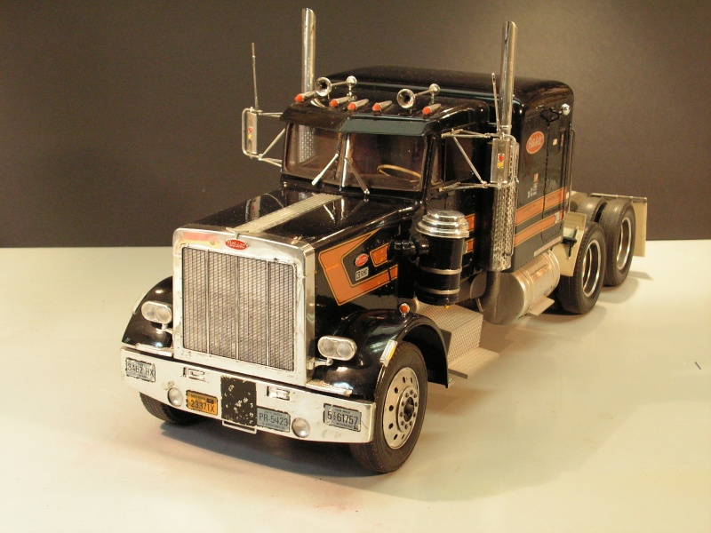 Peterbilt 359 mit Flatbed Trailer / Monogram, M 1:16 Pete_g10