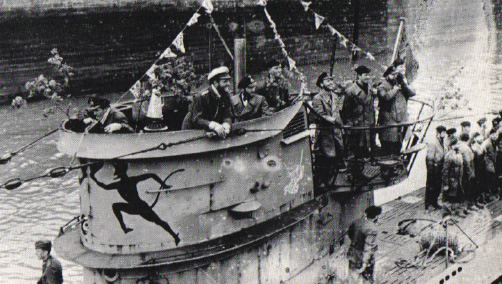 La guerre sous-marine et de surface 1939 - 1945 - Page 29 552_ki21