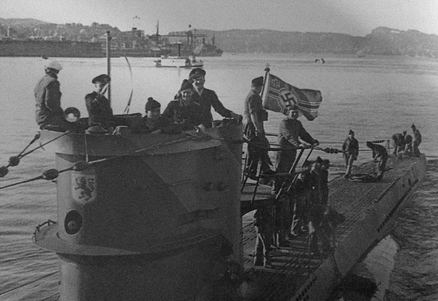 La guerre sous-marine et de surface 1939 - 1945 - Page 30 57611