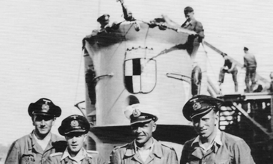 La guerre sous-marine et de surface 1939 - 1945 - Page 64 8615