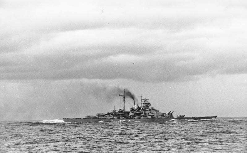La guerre sous-marine et de surface 1939 - 1945 - Page 4 Bismar10