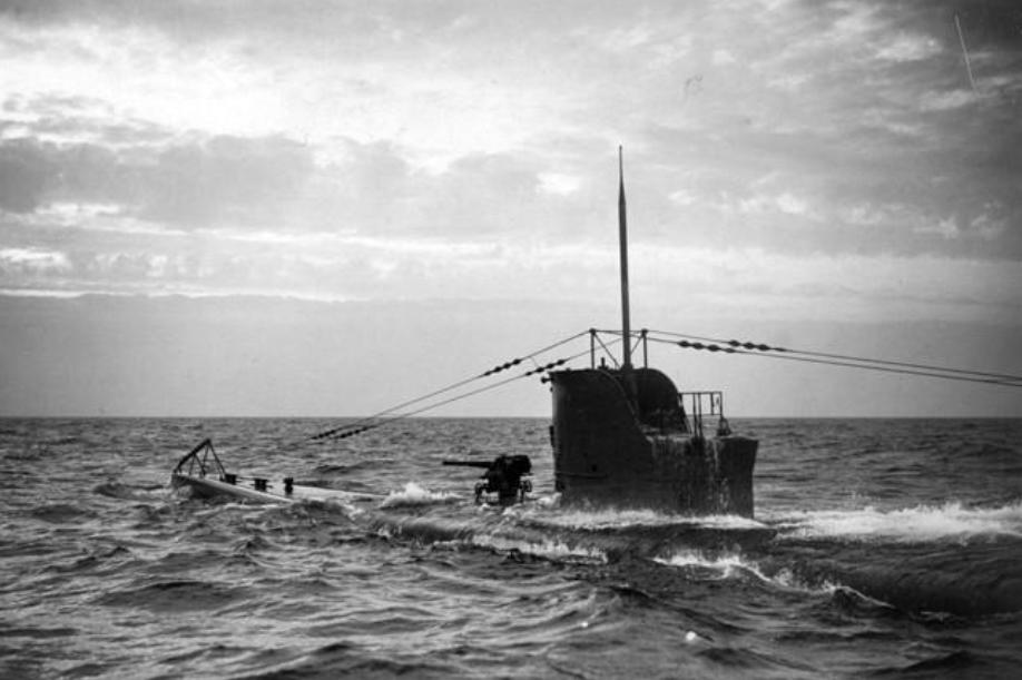 La guerre sous-marine et de surface 1939 - 1945 - Page 43 Iku-tu10