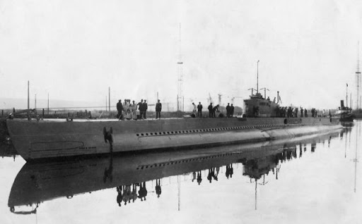 La guerre sous-marine et de surface 1939 - 1945 - Page 34 Ouessa10