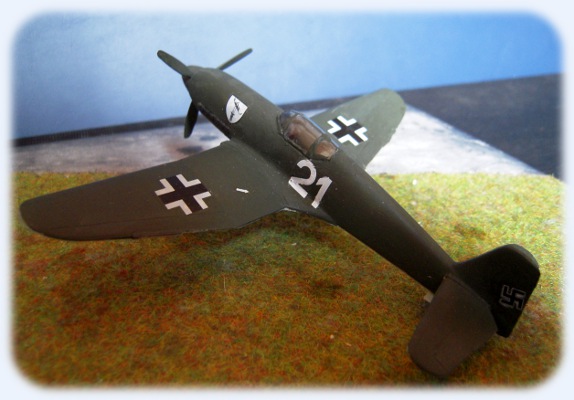 Heinkel He 100   1/72 MPM Dscn2519