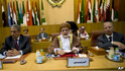 القوات التابعة للقذافي تواصل الغارات الجوية والجامعة العربية تدعو مجلس الأمن لفرض "حظر جوي" 11031212