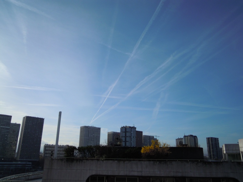 Chemtrails sur Paris ?? Dscn0115