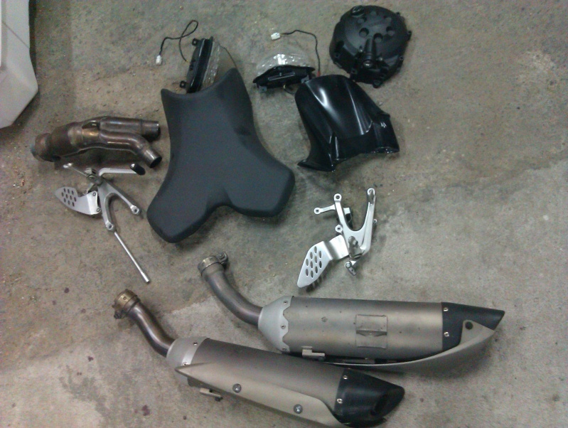 vend divers lot de pieces yamaha yzf r1 "2004 2006  Imag0014