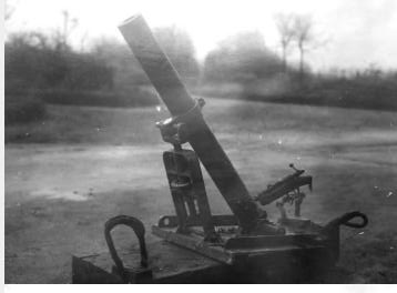 Le mortier de tranchée moyen de 2 inch  Vickers "Toffee Apple" Sc201410