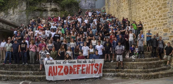 Euskal Herria: Una multitud exige "respeto a los derechos" de presos y exiliados. [vídeo] - Página 6 Trini_10