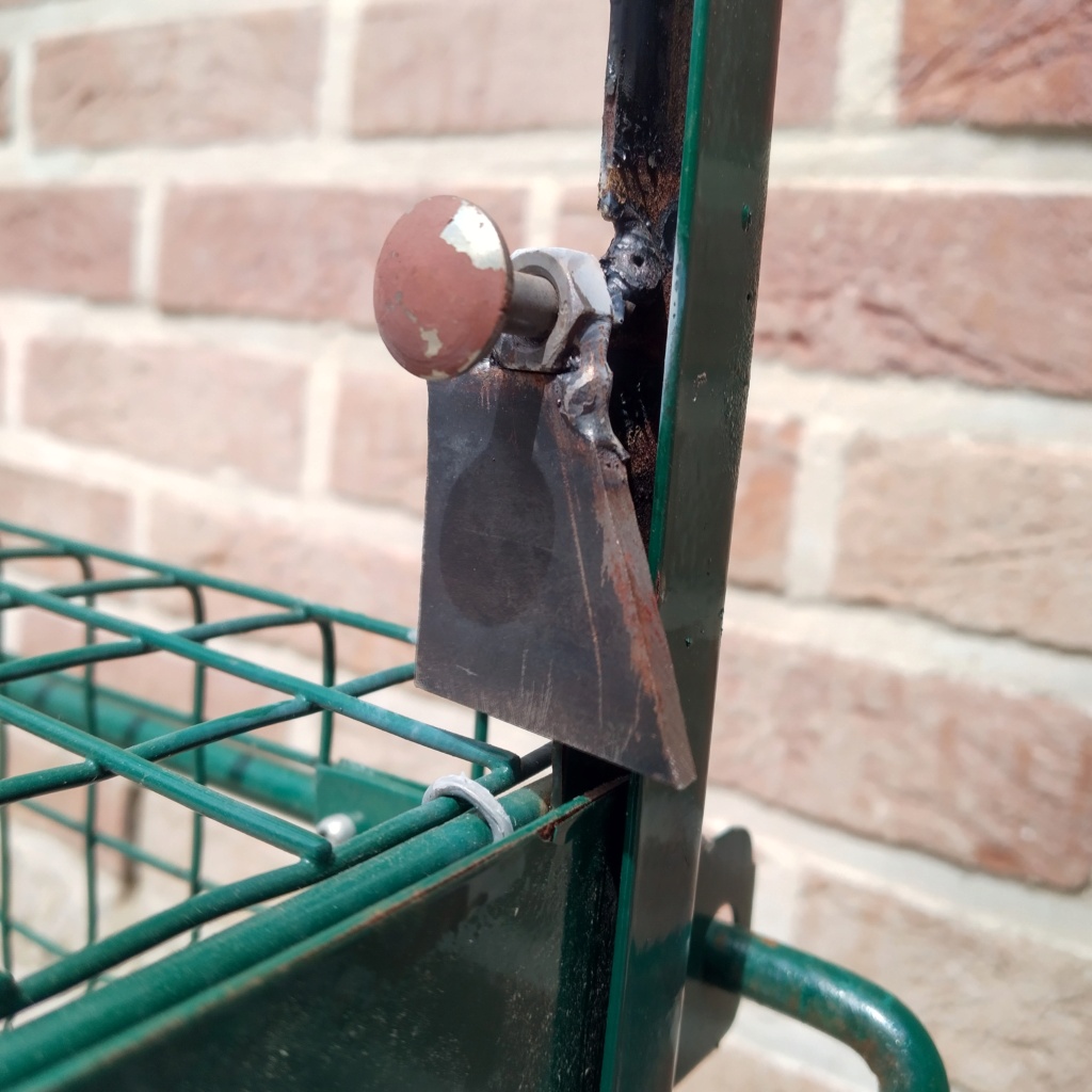 Système anti-relevage de guillotine par le raton laveur. Img_2053
