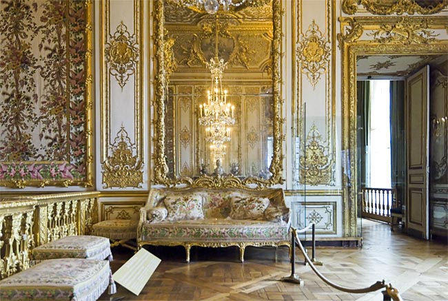 Versailles, la chambre de la Reine - Page 5 16-rei11