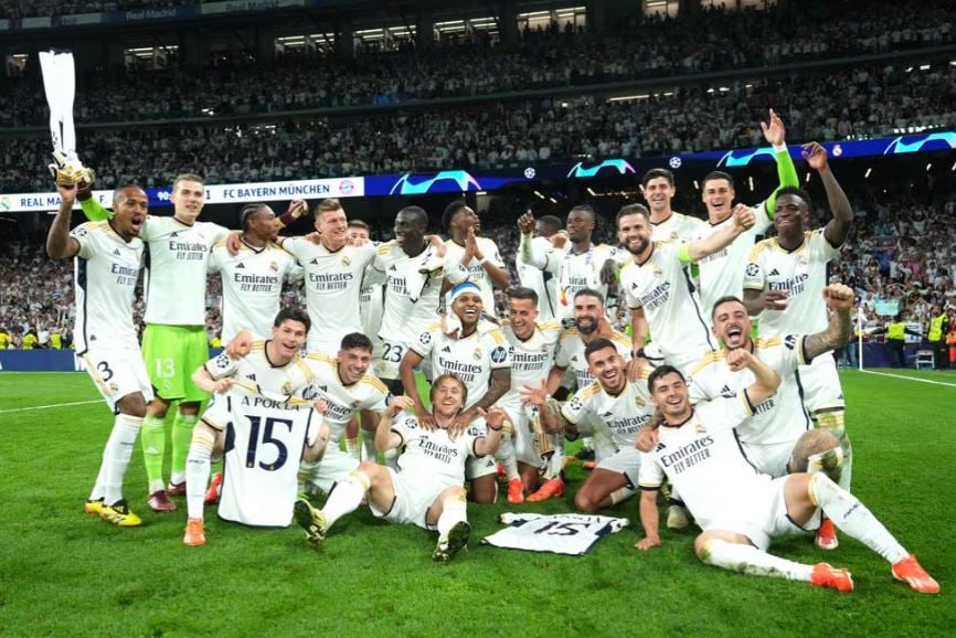 احتفالات جنونية من لاعبى ريال مدريد بالتأهل لنهائى دورى أبطال أوروبا  12236210