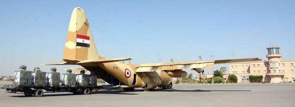 مصر تواصل الإسقاط الجوي لأطنان من المساعدات لغزة .. صور 43007410