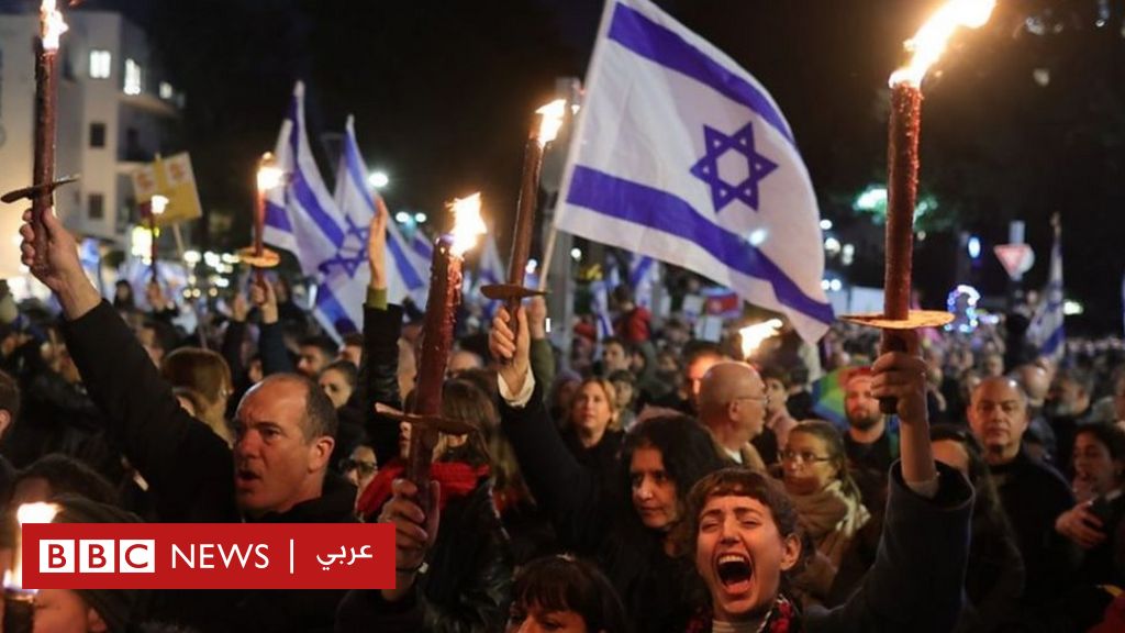 آلاف المتظاهرين في تل أبيب يطالبون برحيل حكومة نتنياهو "الفاسدة" _1283010