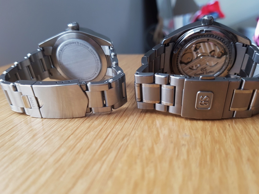 Comparaison de deux montres polyvalentes Grand Seiko SBGA011 vs BB58 33630910