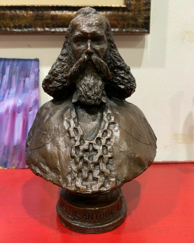 François - buste d'Antoine de Tounens sur ebay  S-l16013