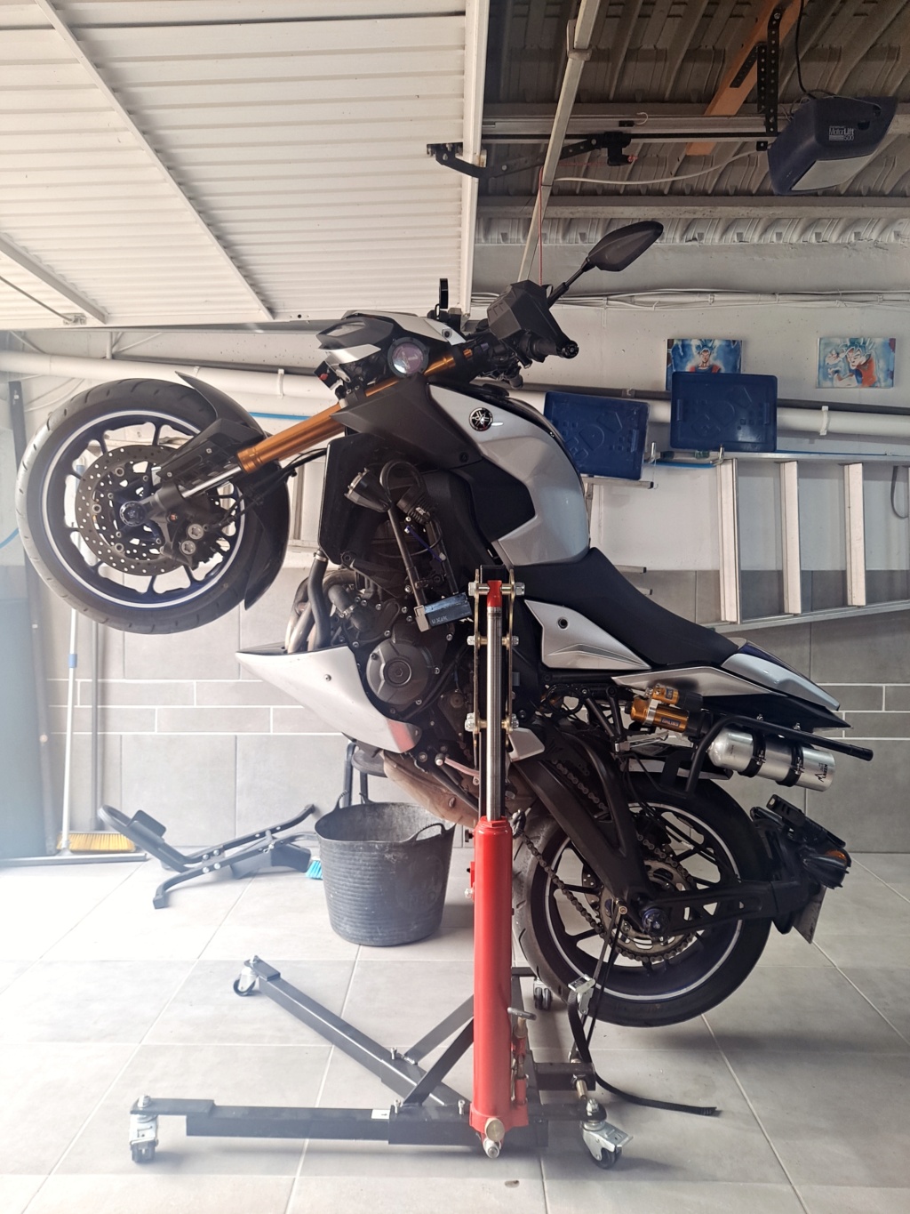 wheeling et stoppie......dans mon garage 20220913