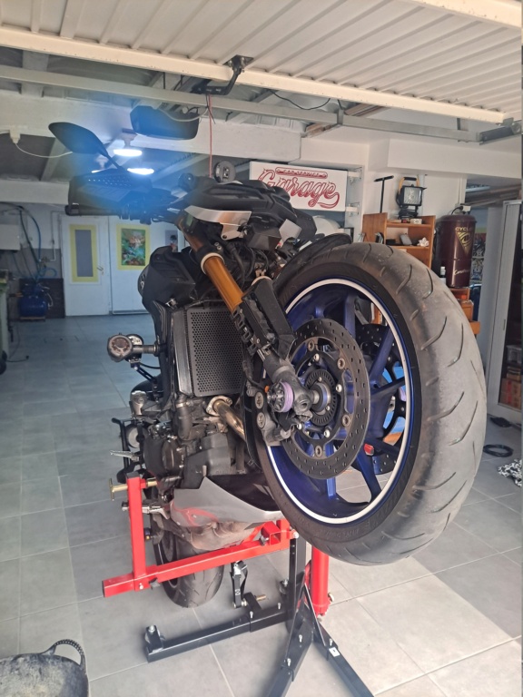 wheeling et stoppie......dans mon garage 20220915