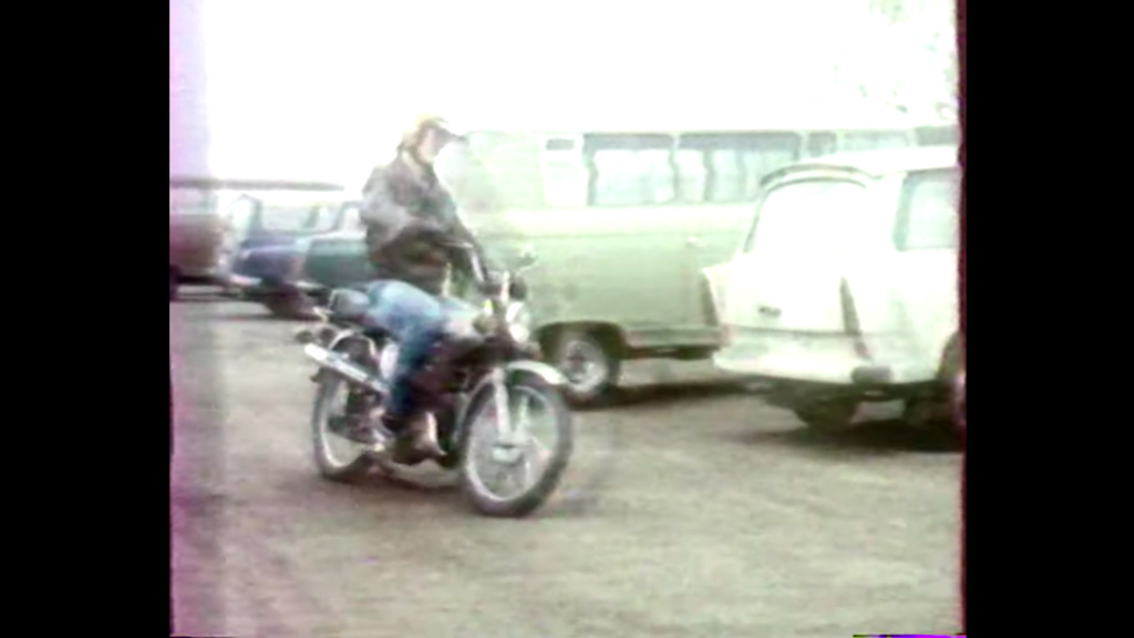 Tranches de vie de motards dans la RDA des années 1980 Dasver10