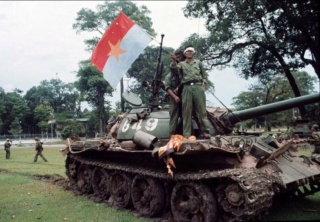 T-54 B Saigon Avril 1975 14438910