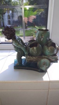 My wife thinks Blue Mountain Pottery or CCC Pottery Canada 20181021