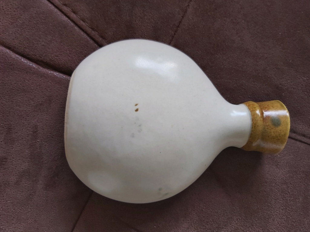 Could this flask be Derek Clarkson? No makers mark - possibly Eeles Pottery 20230517