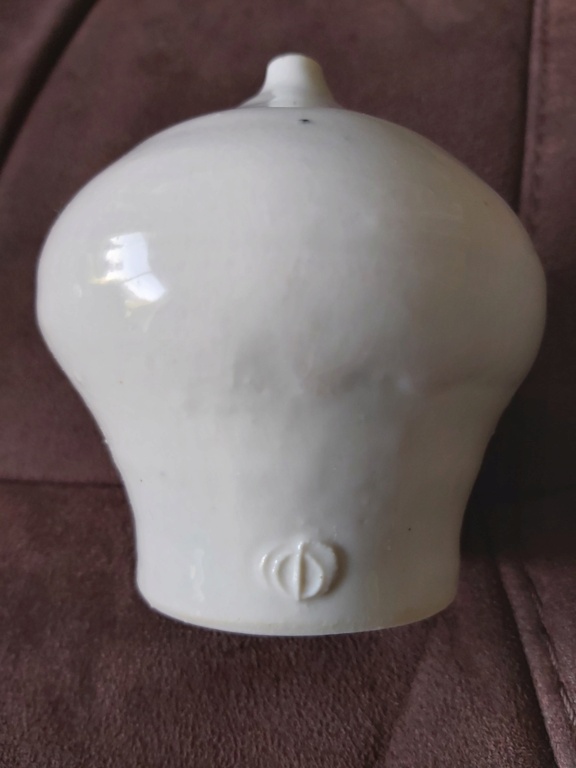Porcelain bud vase. Upside down Colin Pearson Mark? 20230518