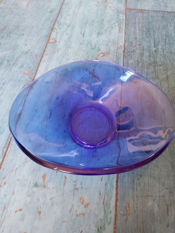 Does anybody know the maker of his cobalt blue dish please? 20230537