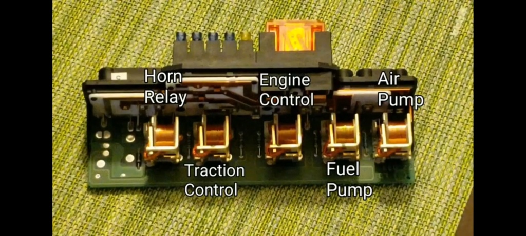 Fusible de K40 que controla la bomba de combustible  Screen12