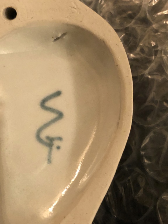 ID Pottery, Puffin wall plaque, SG mark E8e5fa10