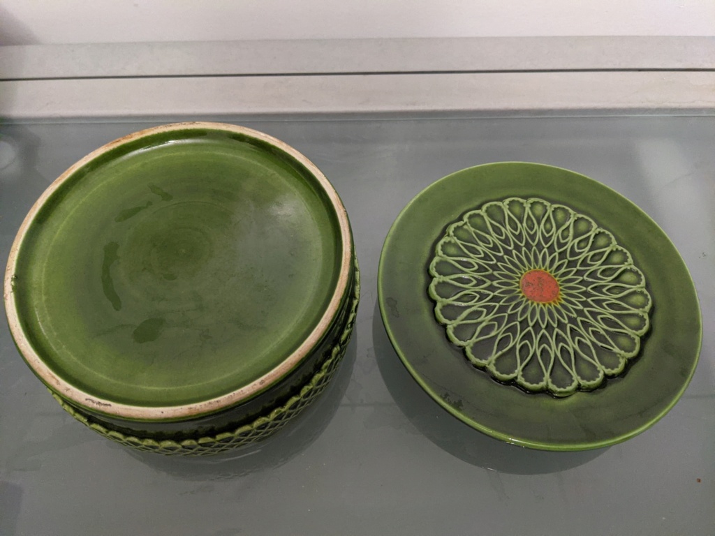 Green  lidded bowl - Alvino Bagni, Italy Pxl_2116