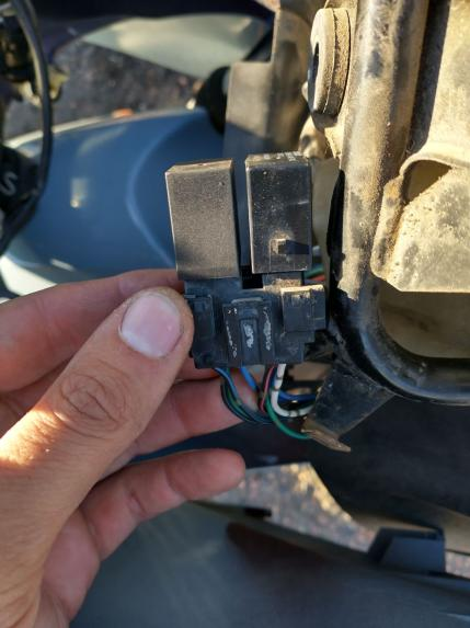 Headlight (Low and High) won't turn on Wjuamu10