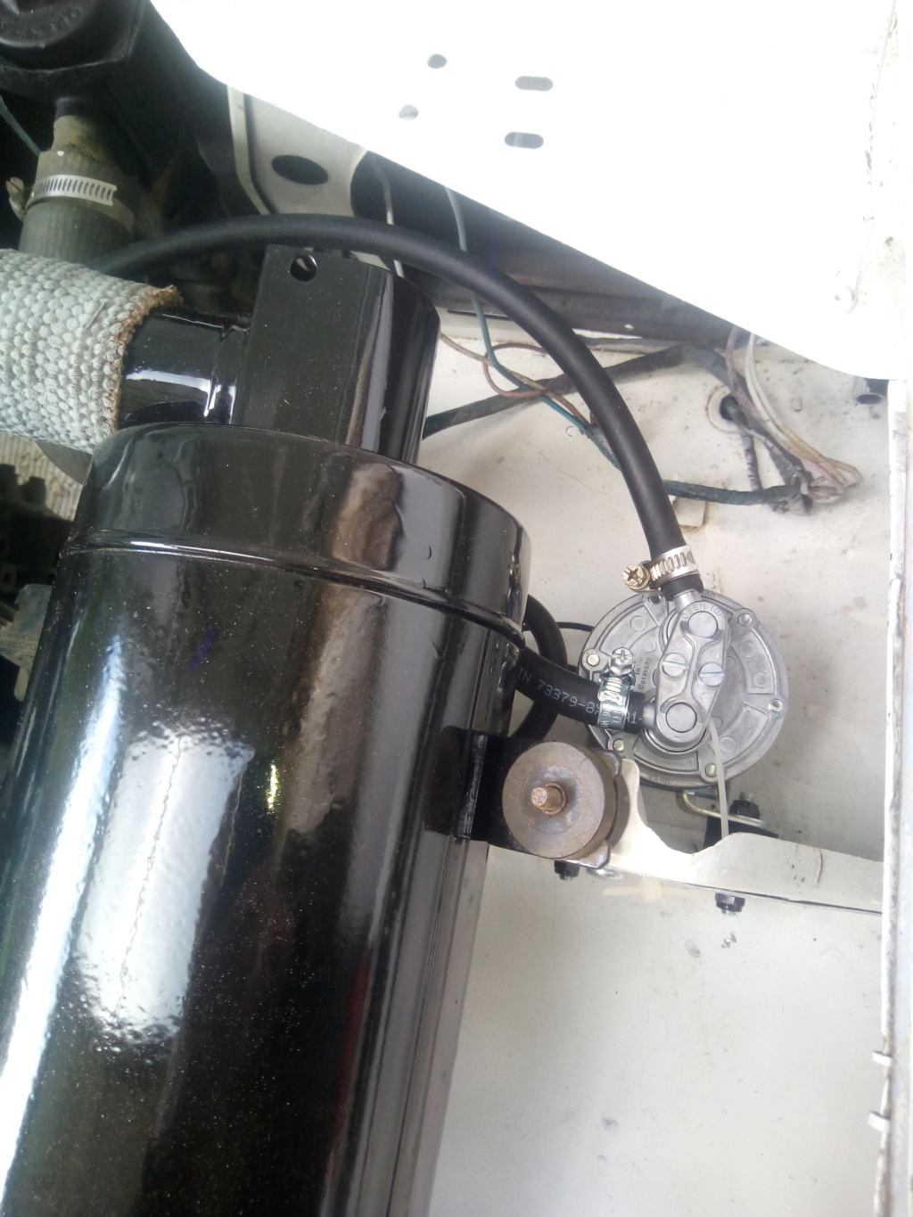 Monter une pompe à essence électrique sur R 1328 Img_2014