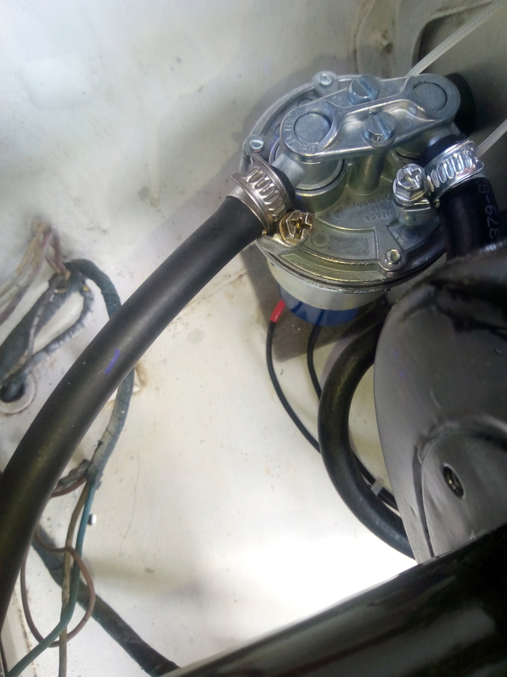 Monter une pompe à essence électrique sur R 1328 Img_2015