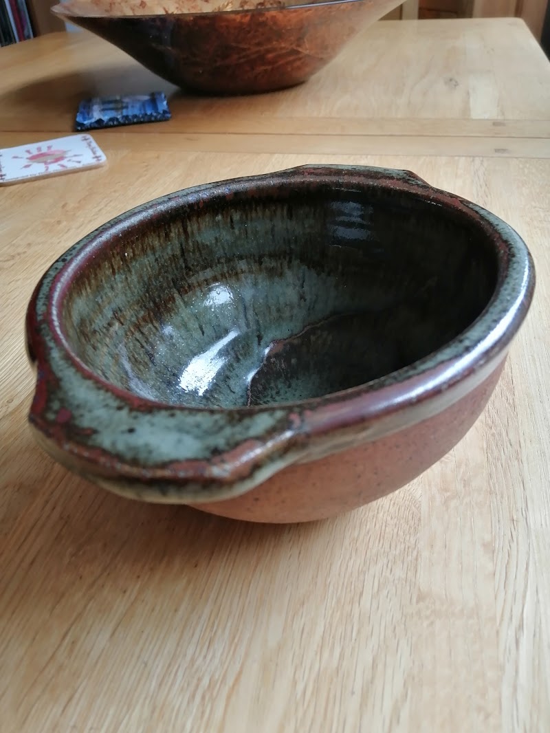 can anyone identify this makers mark - Janet Leach, St Ives Pottery Img_2011