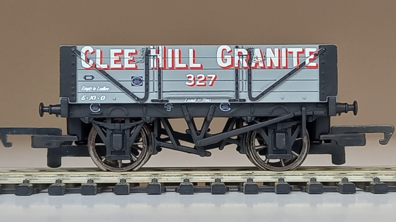 Hornby 4 Plank Wagon Clee Hill Granite #327 aus Set R 1092 (?) Hornby12