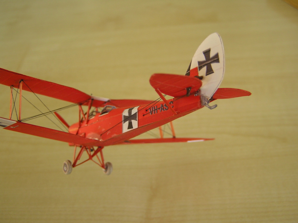 De Havilland Tiger moth, 1:72, Contour creative papier. P1010297