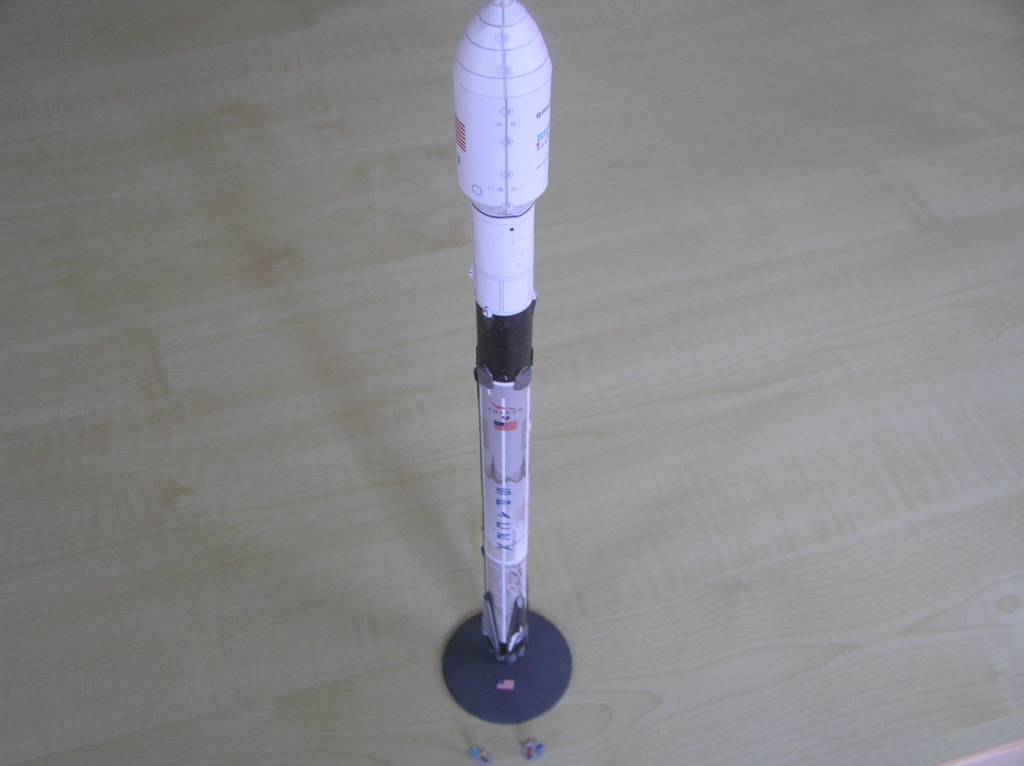 Falcon9, papier, 1/200 P1200012