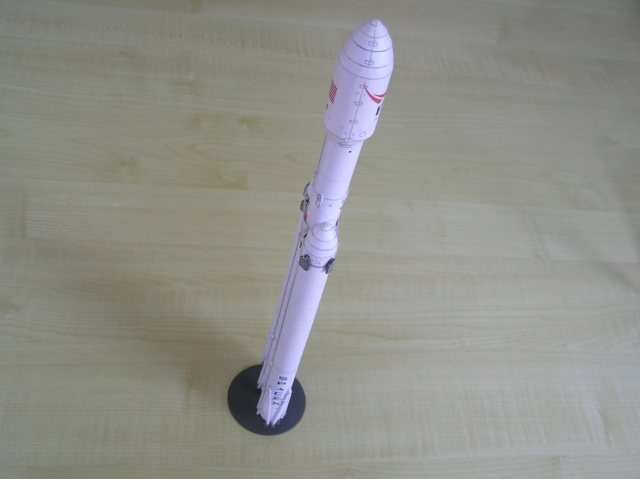 Falcon heavy, la fusée avec des pattes, 1/220, AXM papier P3230023