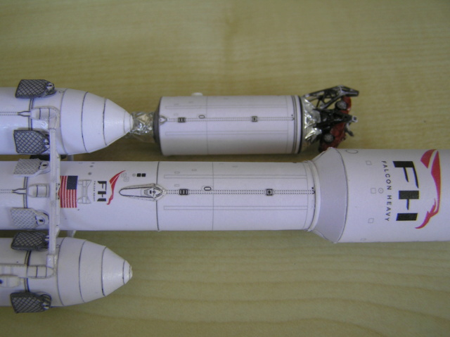 Falcon heavy, la fusée avec des pattes, 1/220, AXM papier P3230028