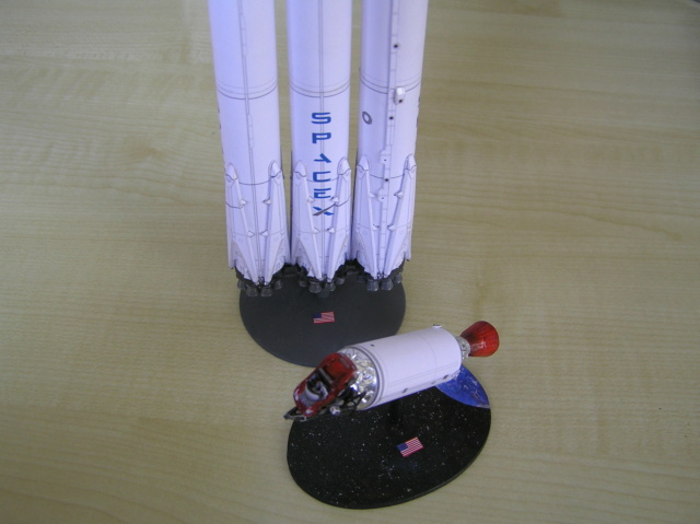 Falcon heavy, la fusée avec des pattes, 1/220, AXM papier P3230029