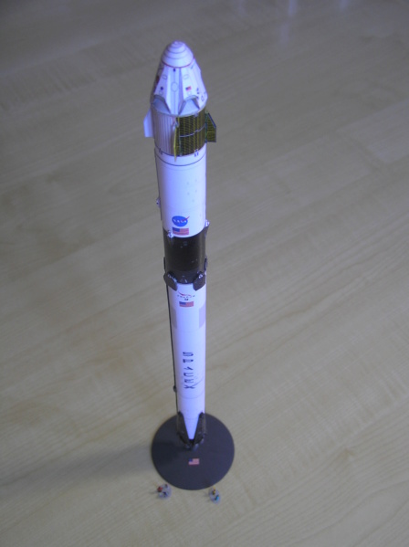 Falcon 9 - Dragon DM2, 1/220, papier. P5310021