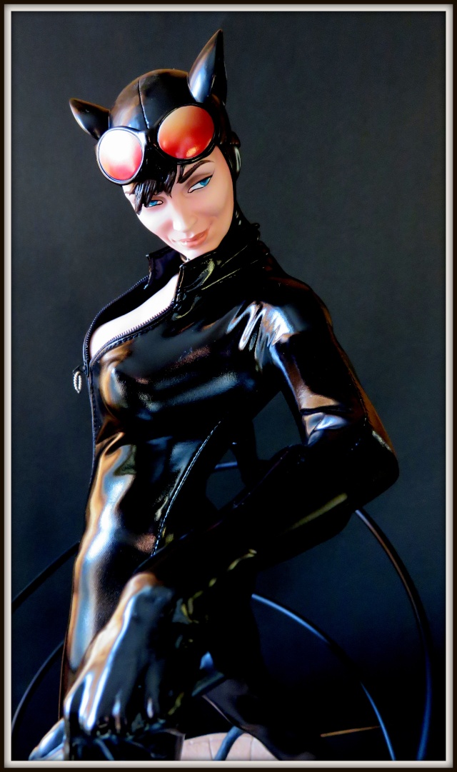 Les Premium Format de chez Sideshow : Catwoman de DC Img_0012