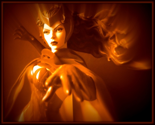 Les Premium Format de chez Sideshow : Scarlet Witch de Marvel Img_1325