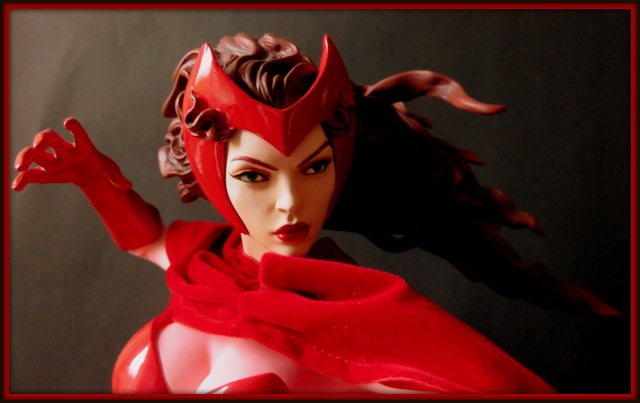 Les Premium Format de chez Sideshow : Scarlet Witch de Marvel Img_1332